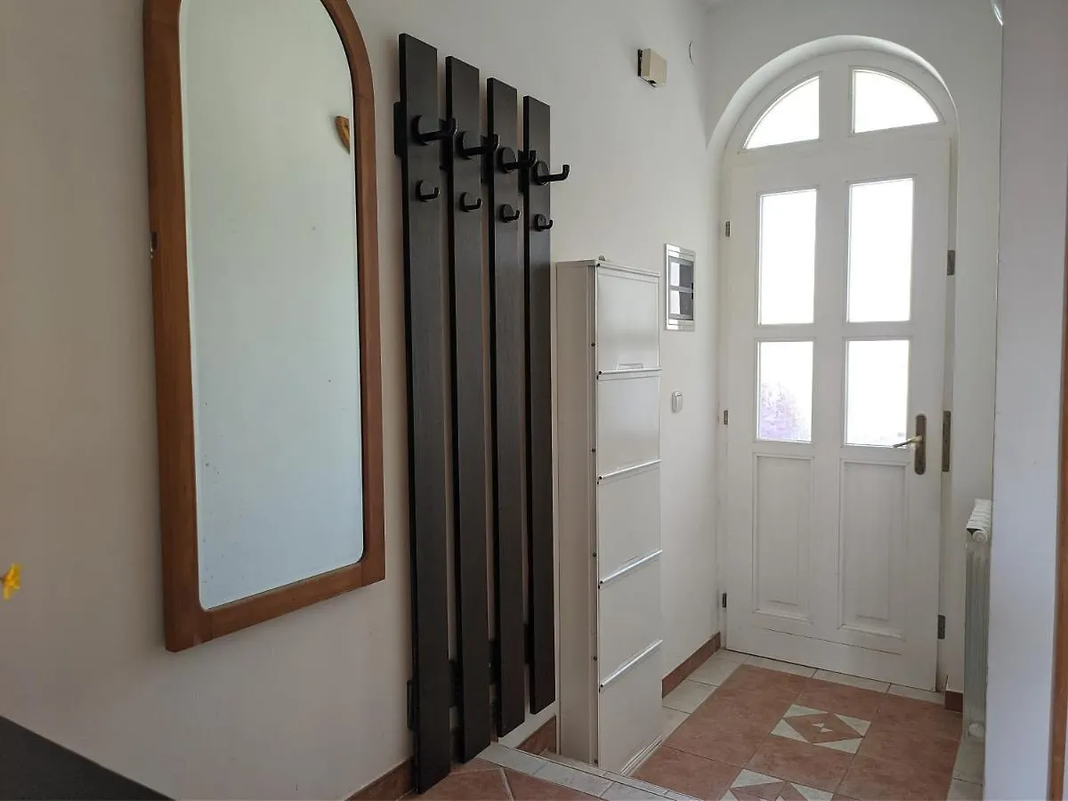 Villa Triton Vinkuran Pensión